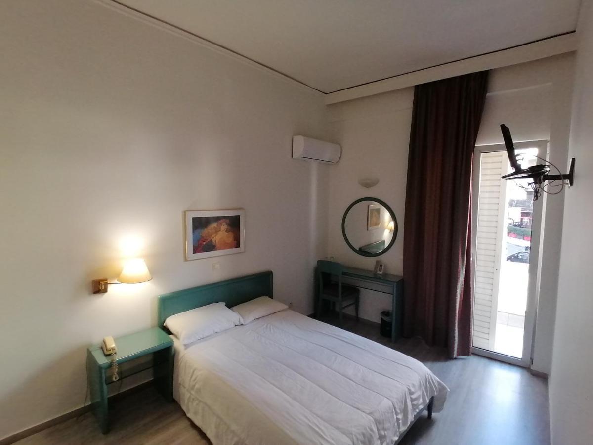 Hotel Galaxias Агринион Екстериор снимка